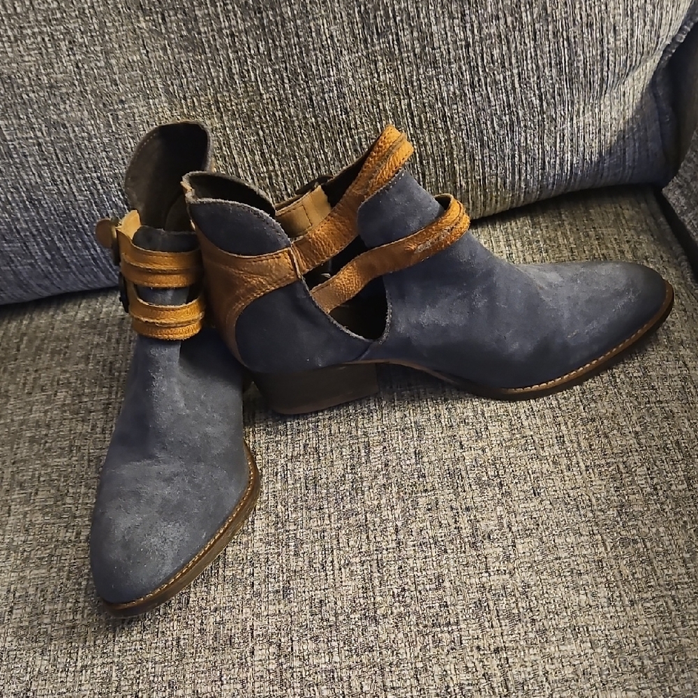 Stylish Women's Ankle Boots - Blue and Brown